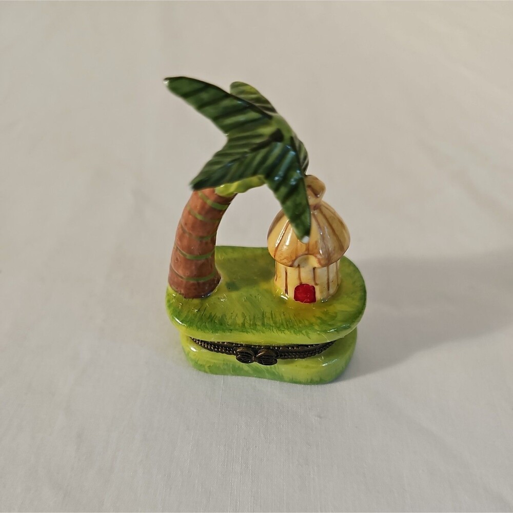 Vintage Coastal Beach Trinket Box /Palm Tree Hut